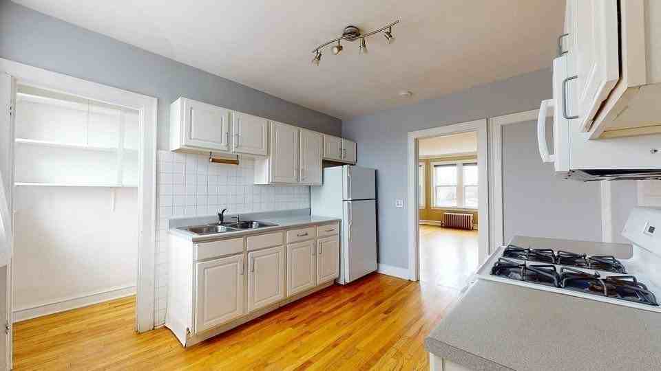 2638 W Summerdale Ave #2S - Photo 4 of 7