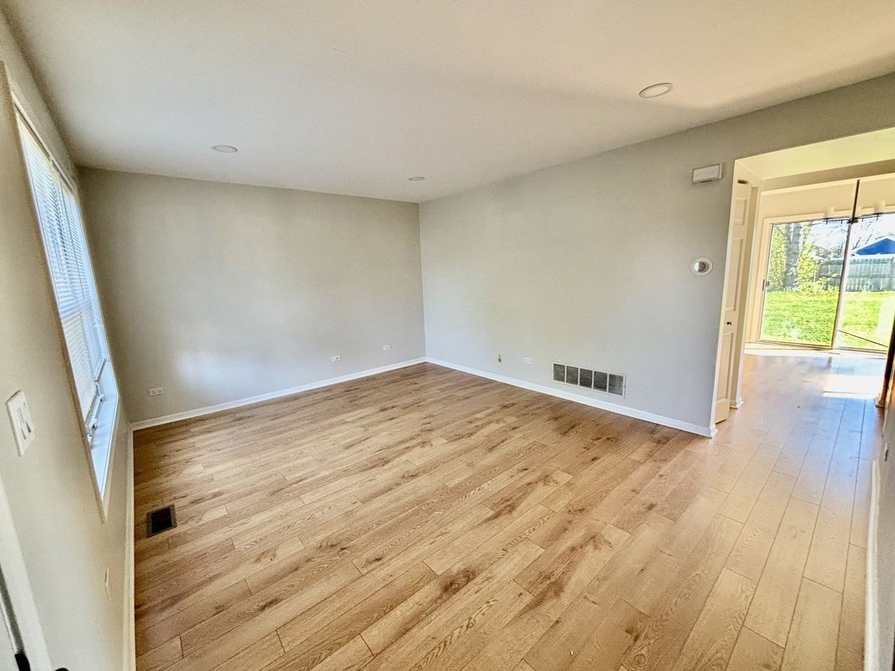 1278 Robin Dr - Photo 2 of 16