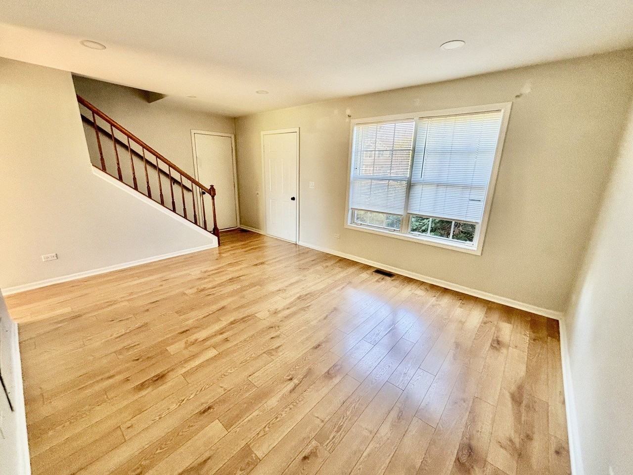 1278 Robin Dr - Photo 3 of 16