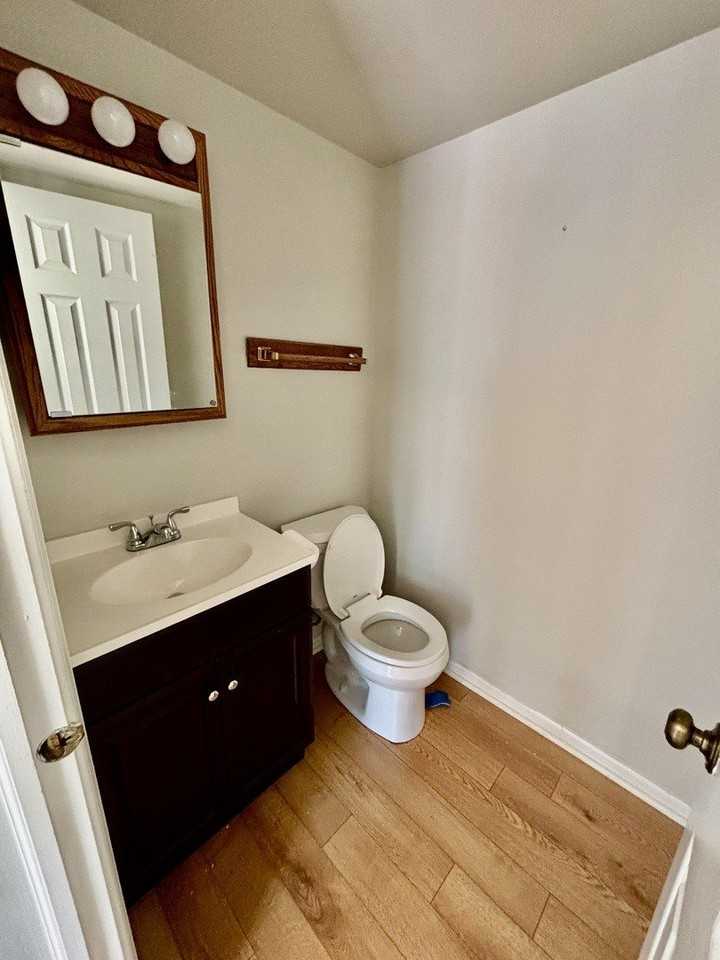 1278 Robin Dr - Photo 4 of 16