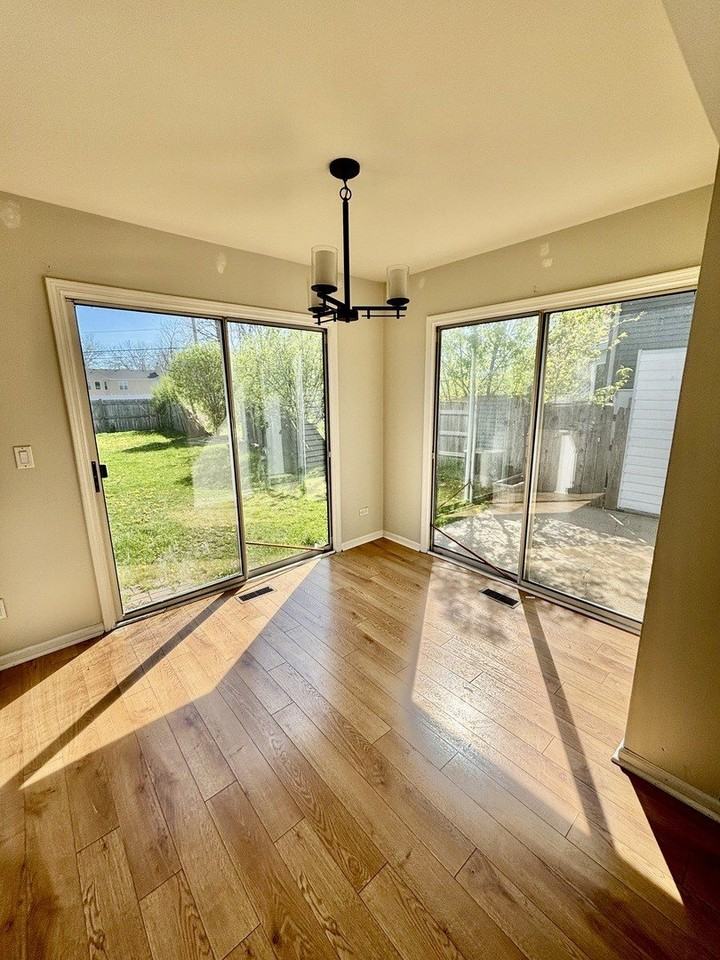 1278 Robin Dr - Photo 5 of 16