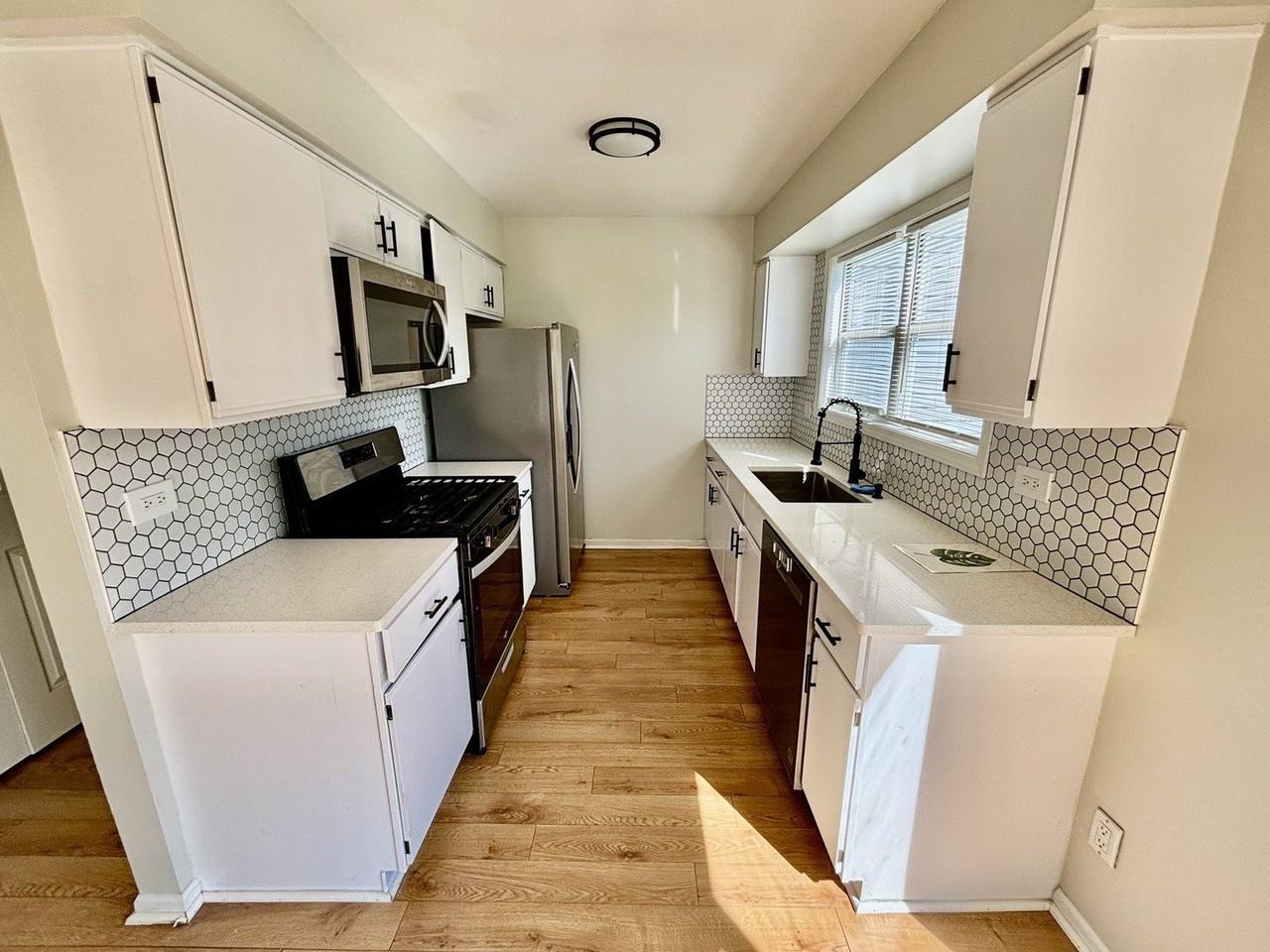 1278 Robin Dr - Photo 6 of 16