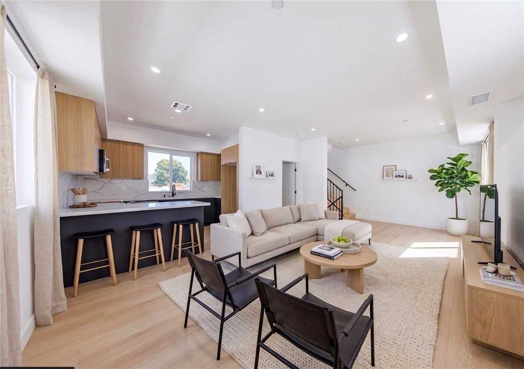 2847 S Victoria Ave #A - Photo 7 of 33