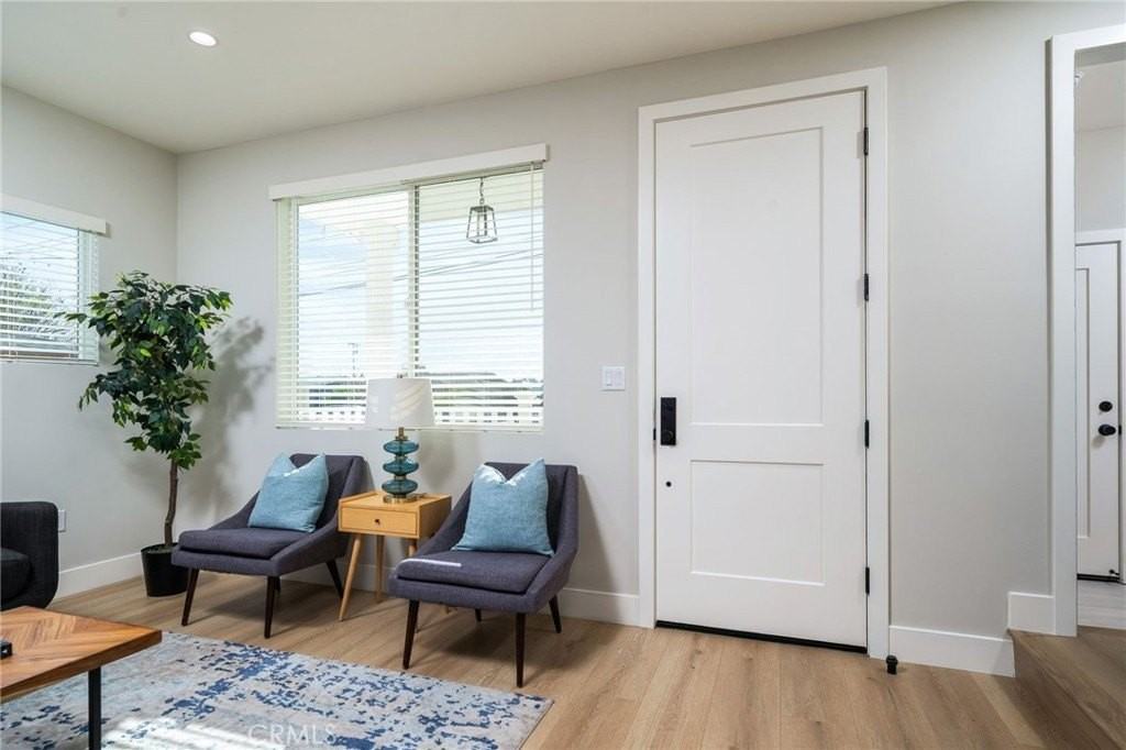 800 N Amelia Ave #A - Photo 2 of 32