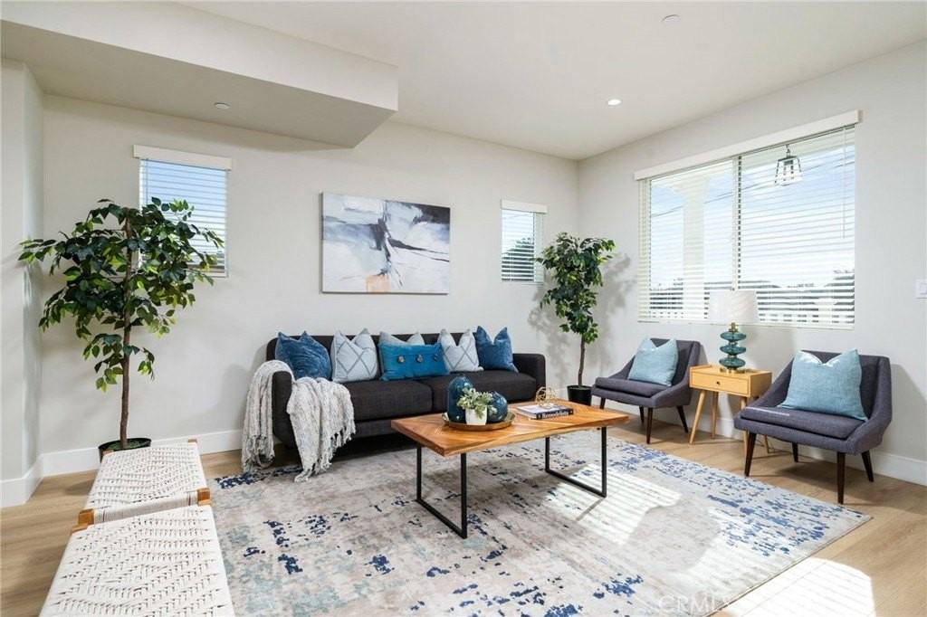 800 N Amelia Ave #A - Photo 3 of 32