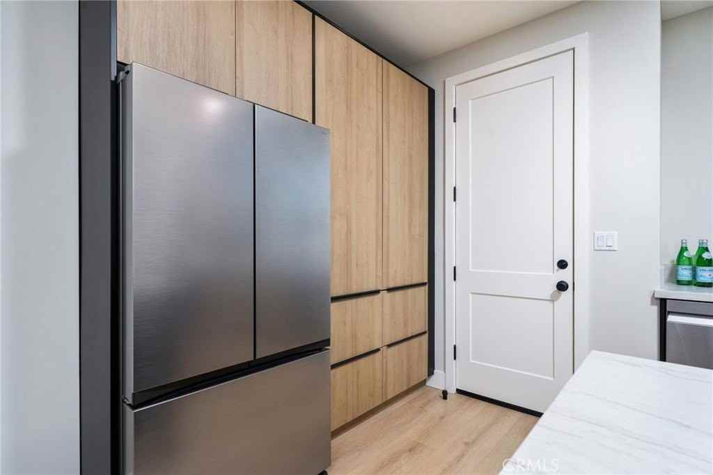 800 N Amelia Ave #A - Photo 6 of 32