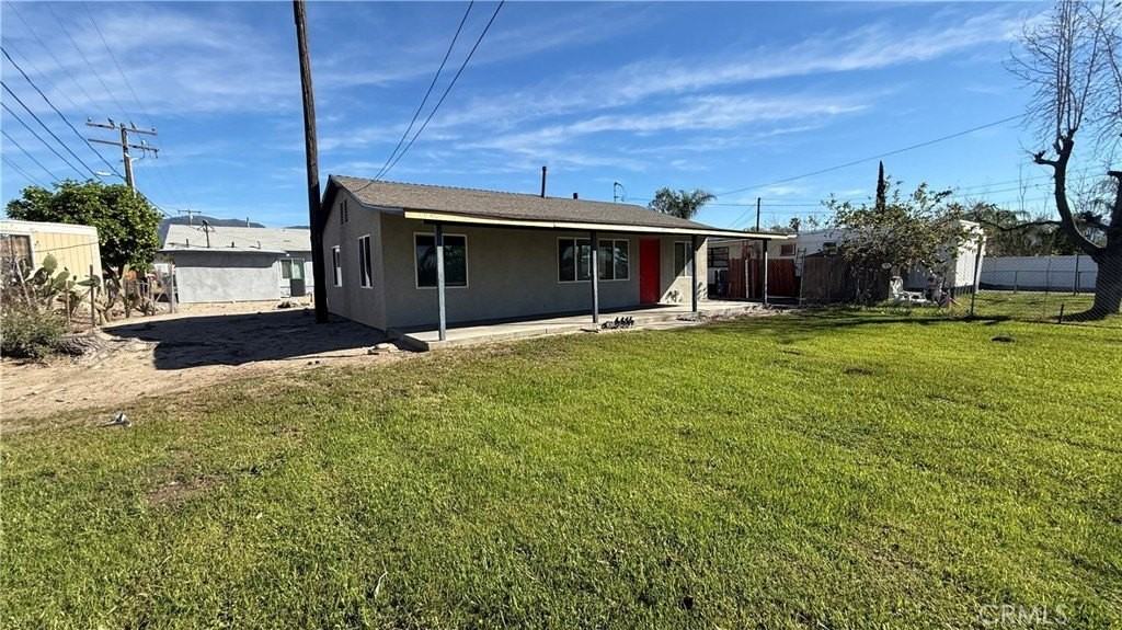 2240 Darby St - Photo 2 of 27