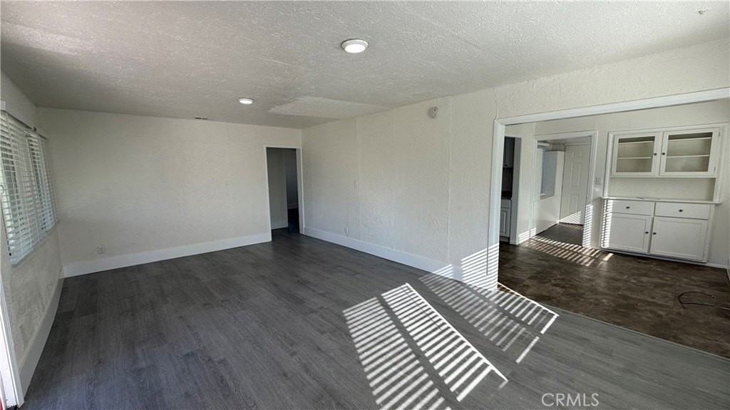 2240 Darby St - Photo 6 of 27