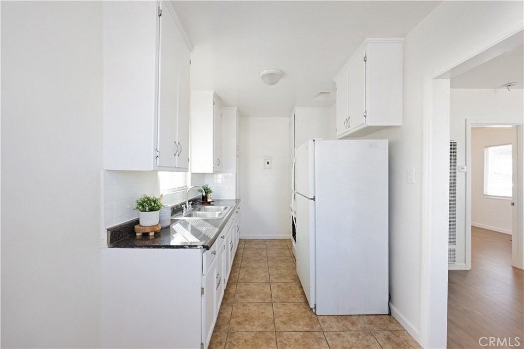 2770 Marengo St - Photo 5 of 9