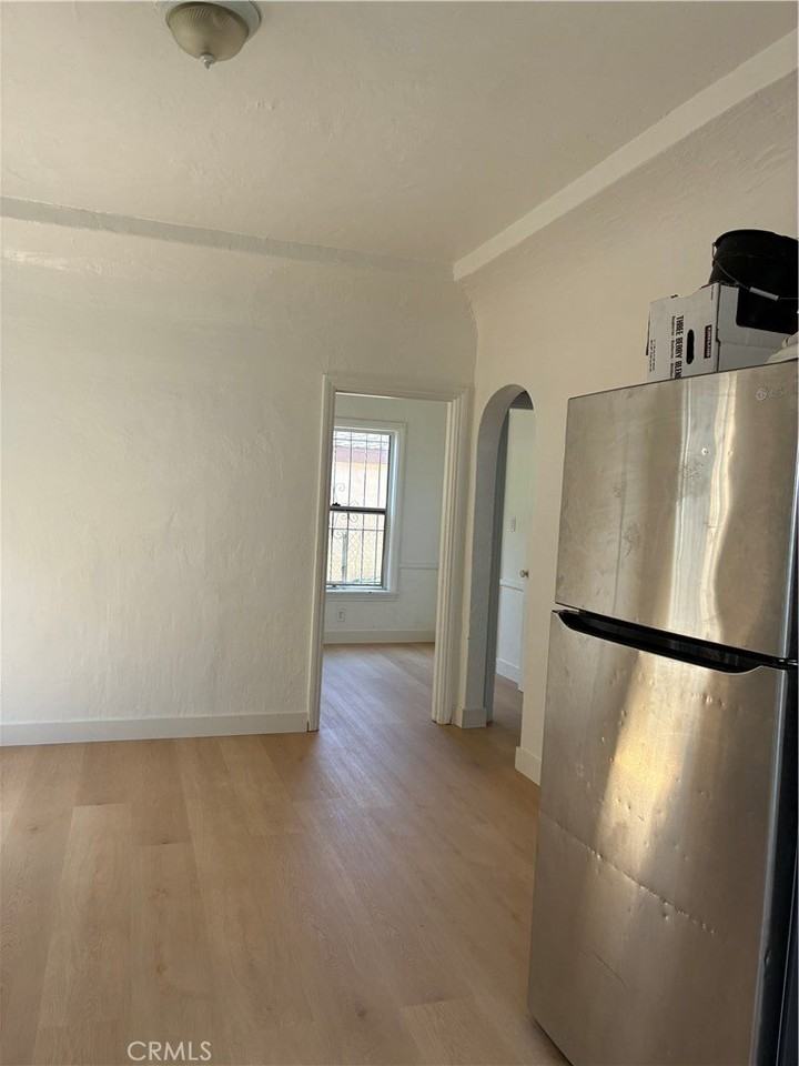 928 W 78th St #4 - Photo 2 of 8