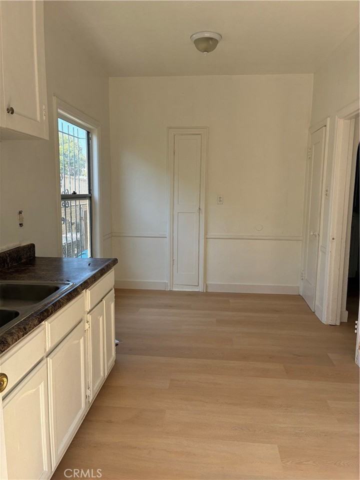 928 W 78th St #4 - Photo 3 of 8