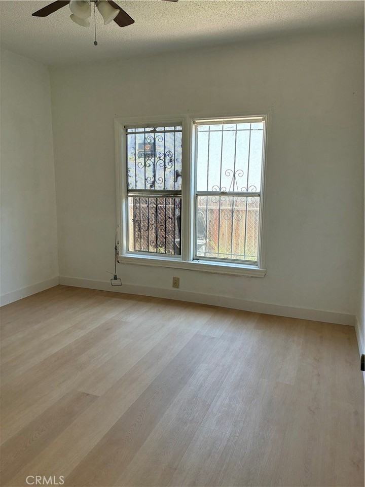 928 W 78th St #4 - Photo 6 of 8