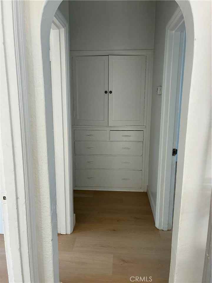 928 W 78th St #4 - Photo 7 of 8