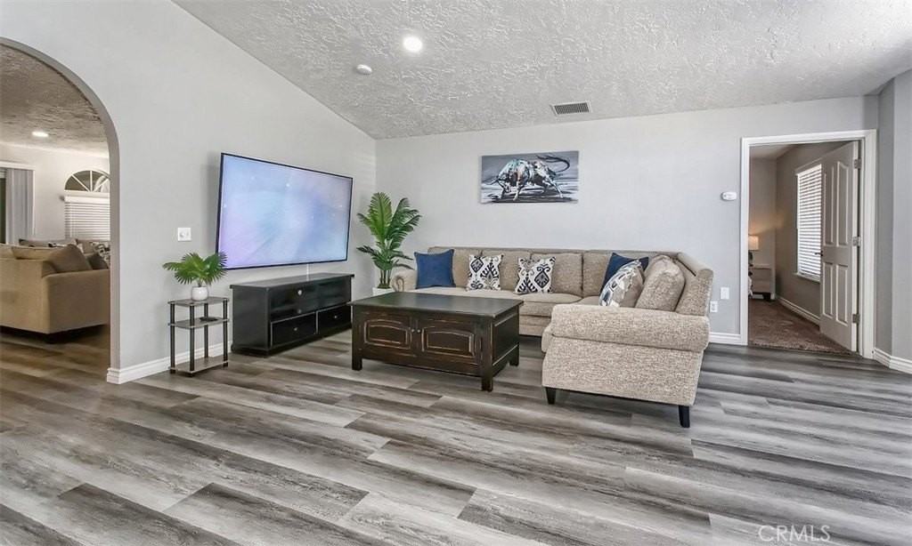 17859 Yucca St - Photo 3 of 33