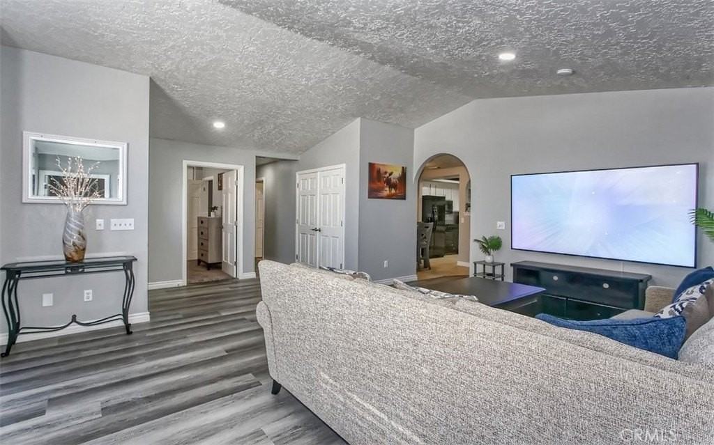 17859 Yucca St - Photo 4 of 33