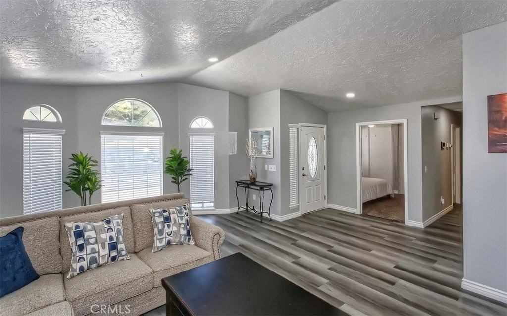 17859 Yucca St - Photo 7 of 33