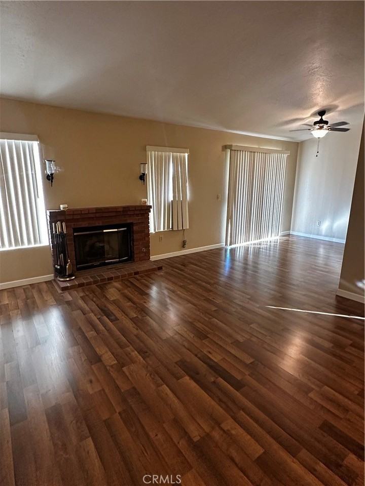 29267 Summerset Dr - Photo 2 of 12