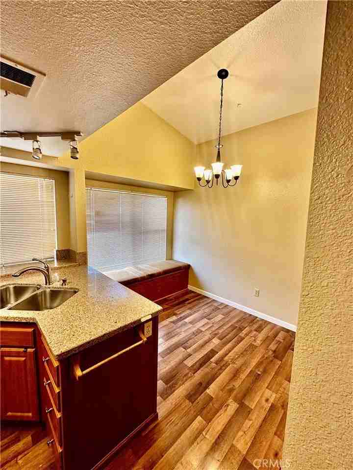 29267 Summerset Dr - Photo 4 of 12