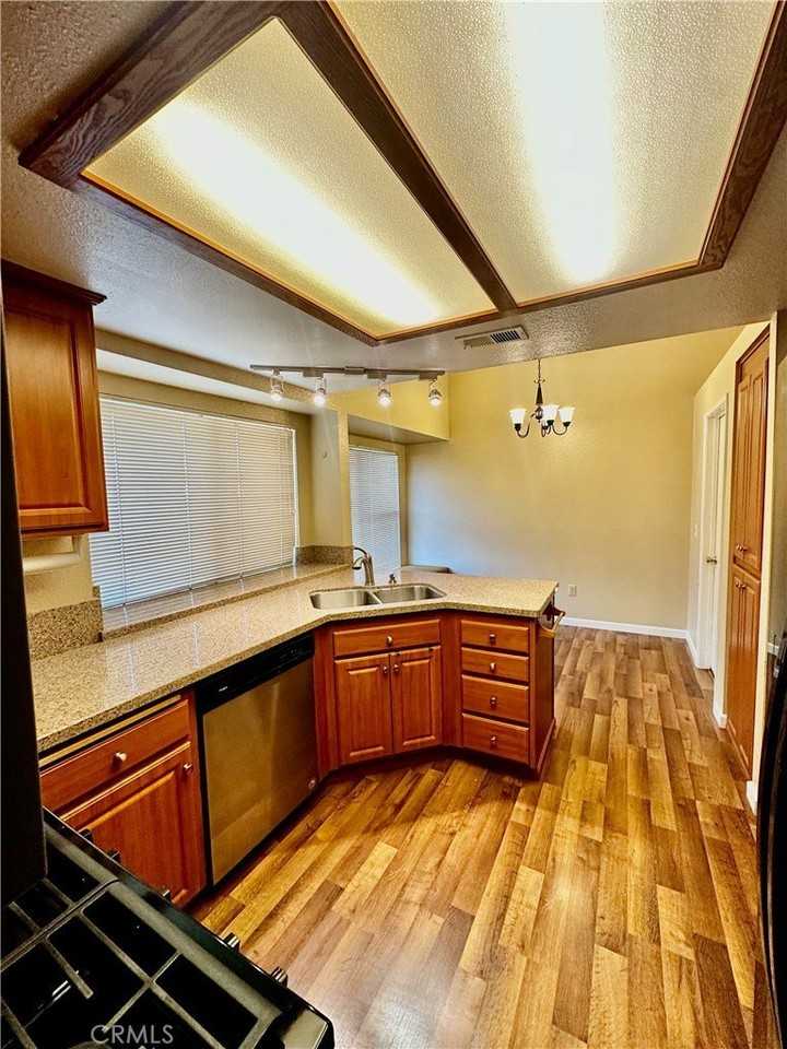 29267 Summerset Dr - Photo 5 of 12