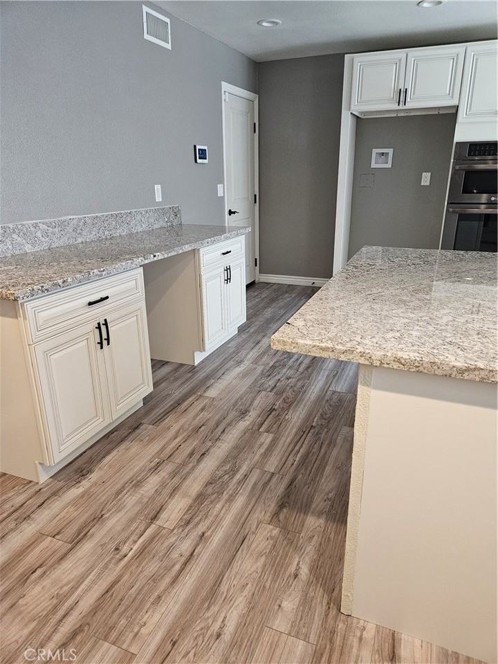 2085 Dove Ct - Photo 4 of 15