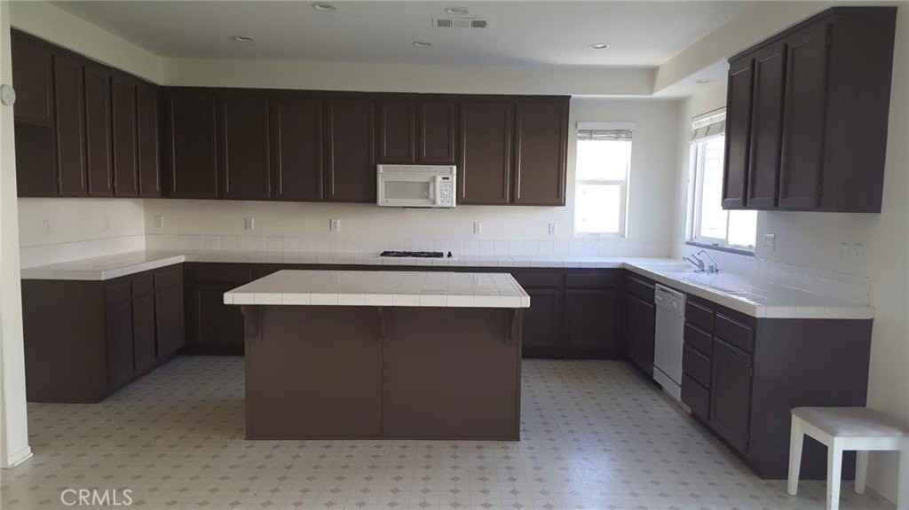 23568 Brigin Pl - Photo 4 of 21