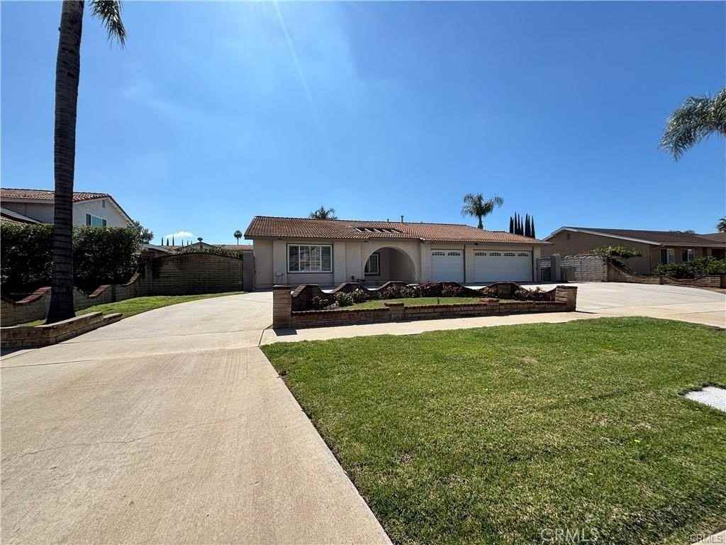 1567 Brookside Ave - Photo 2 of 16