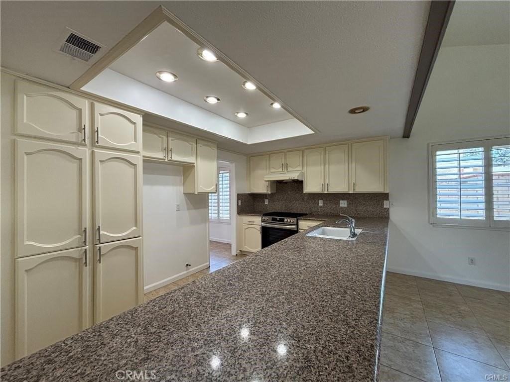 1567 Brookside Ave - Photo 6 of 16