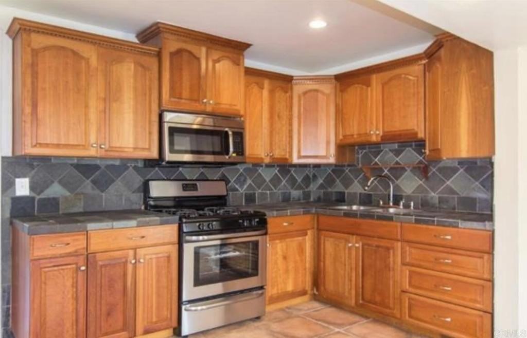 3314 Moccasin Ave - Photo 3 of 12