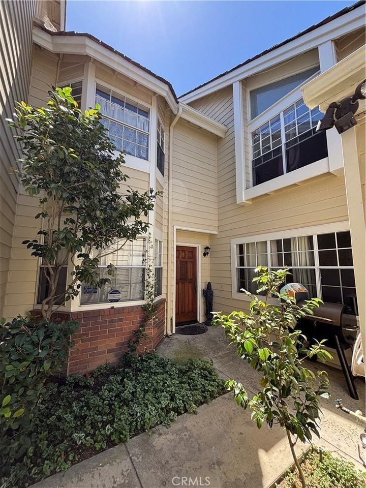 451 Medford Ct #102 - Photo 3 of 19