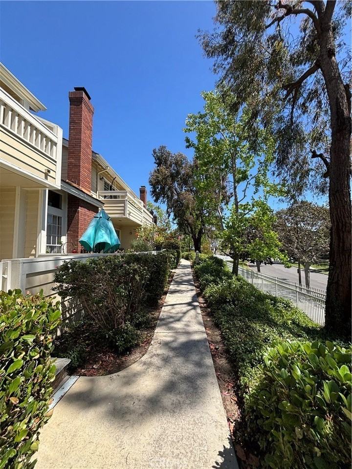 451 Medford Ct #102 - Photo 5 of 19