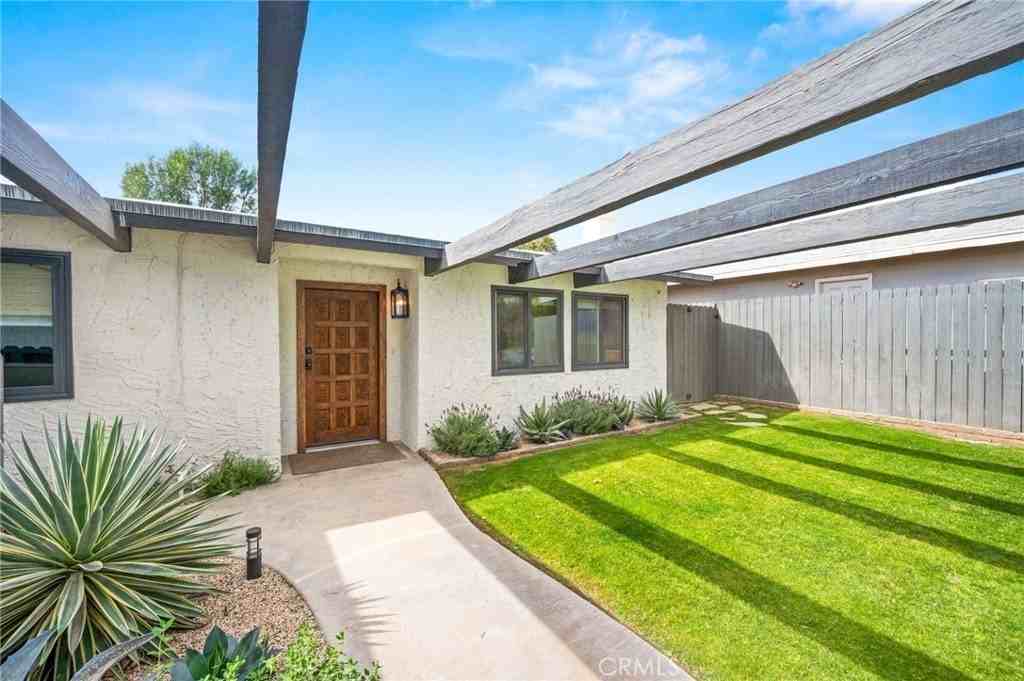 43381 Virginia Ave - Photo 6 of 50