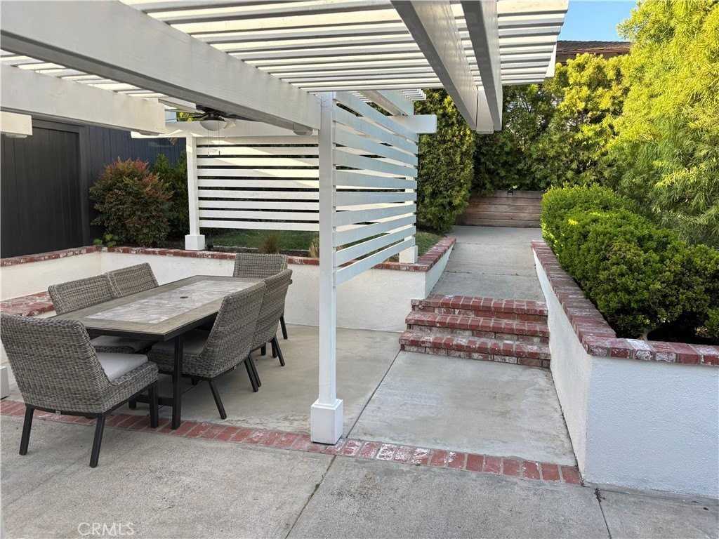 449 Seaward Rd - Photo 6 of 16