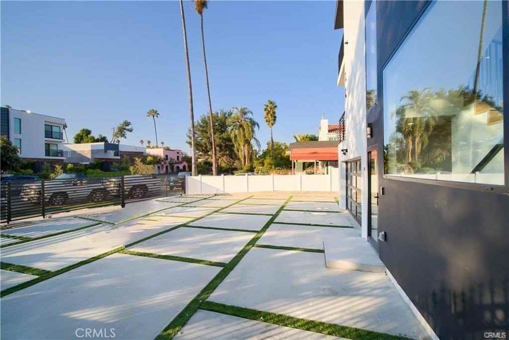 618 N Mariposa Ave #1-2 - Photo 2 of 18