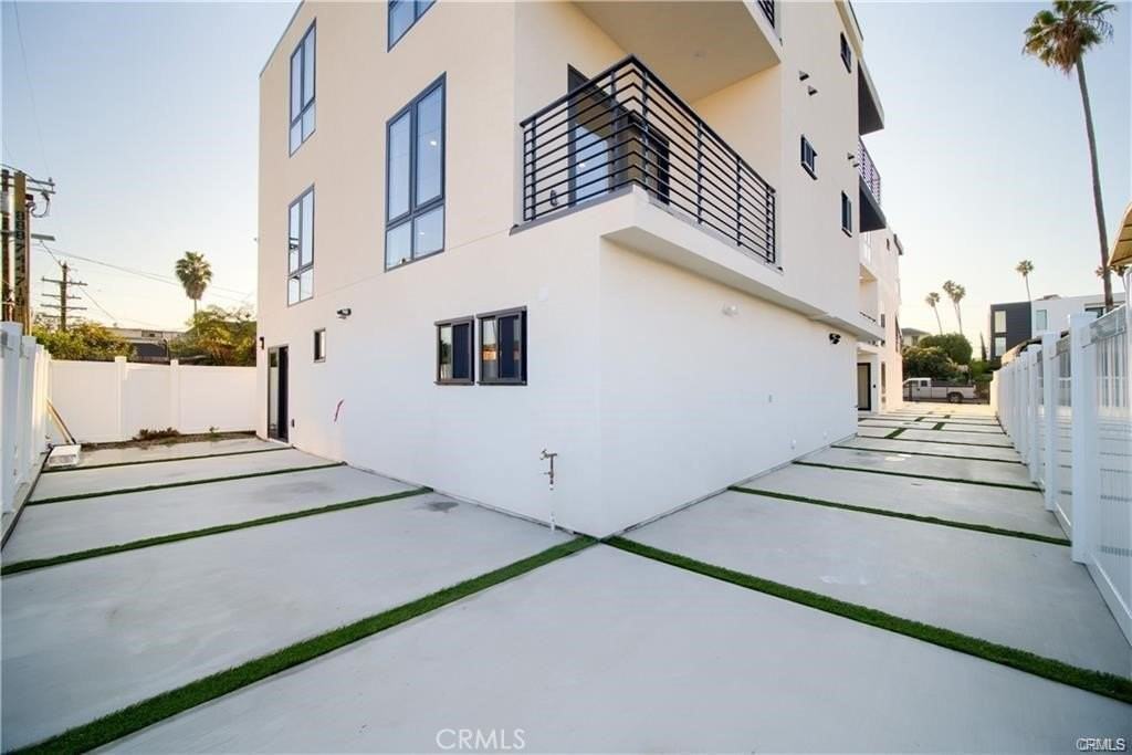 618 N Mariposa Ave #1-2 - Photo 6 of 18