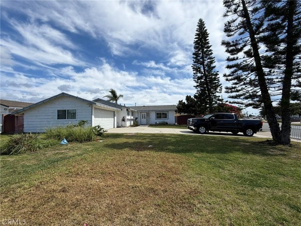 10402 Bowen Cir - Photo 2 of 21