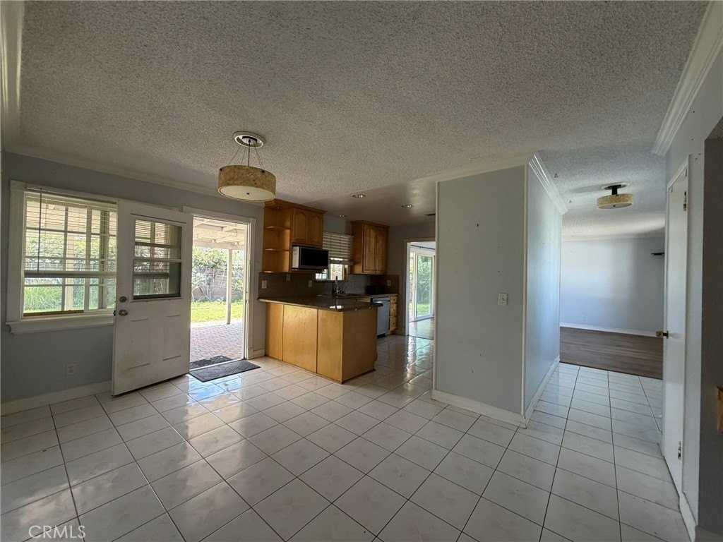 10402 Bowen Cir - Photo 7 of 21