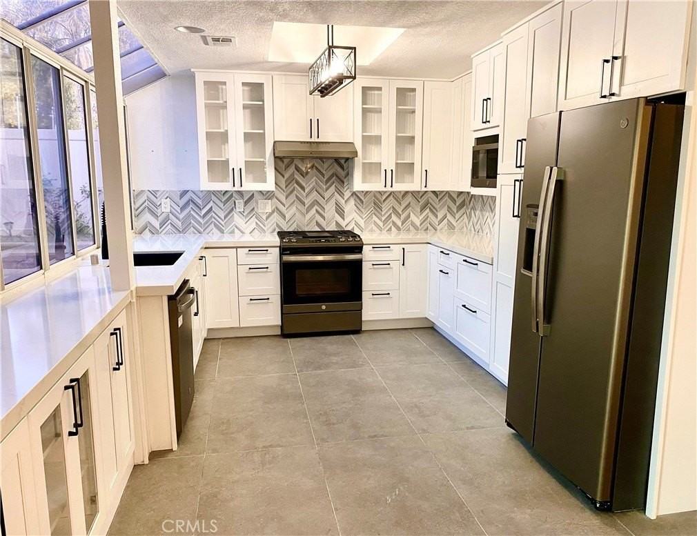 29 Cuervo Dr - Photo 3 of 20