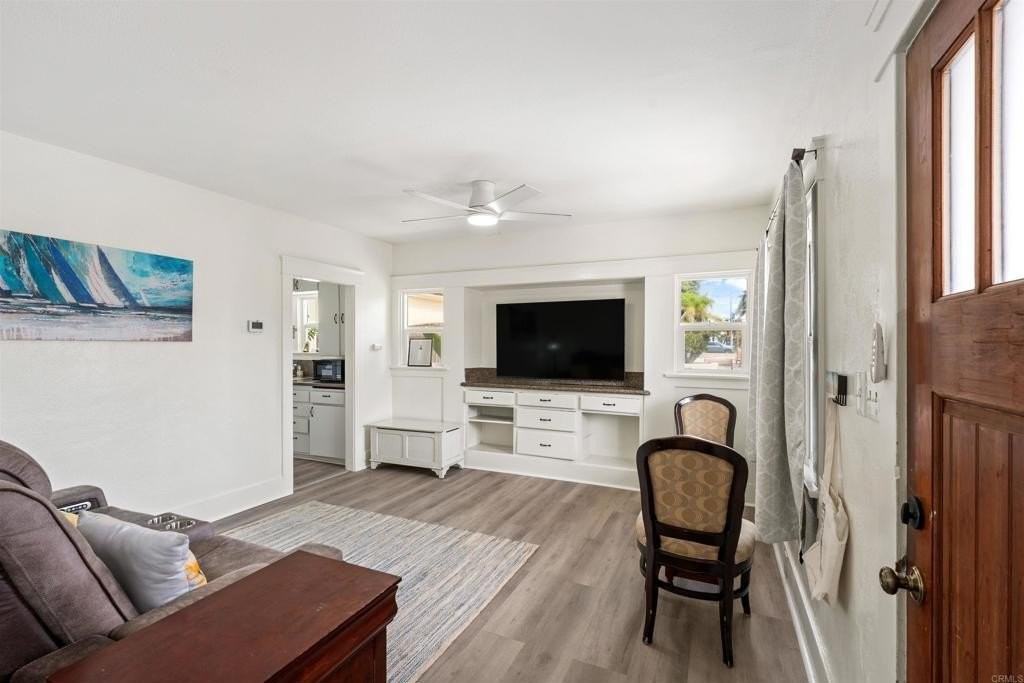 1011 8th St - Photo 3 of 17