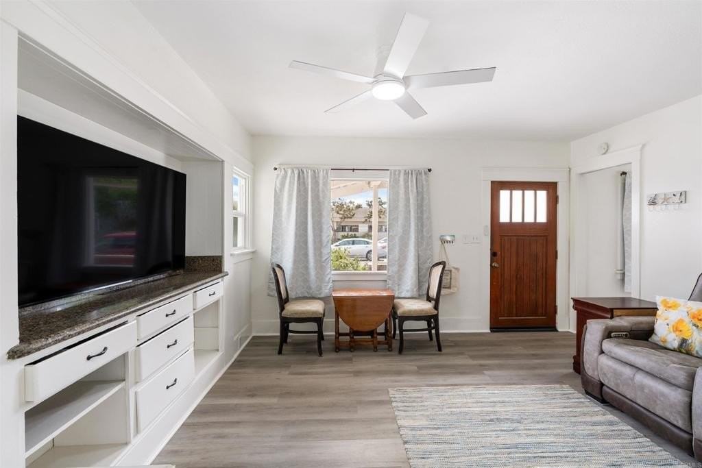 1011 8th St - Photo 4 of 17