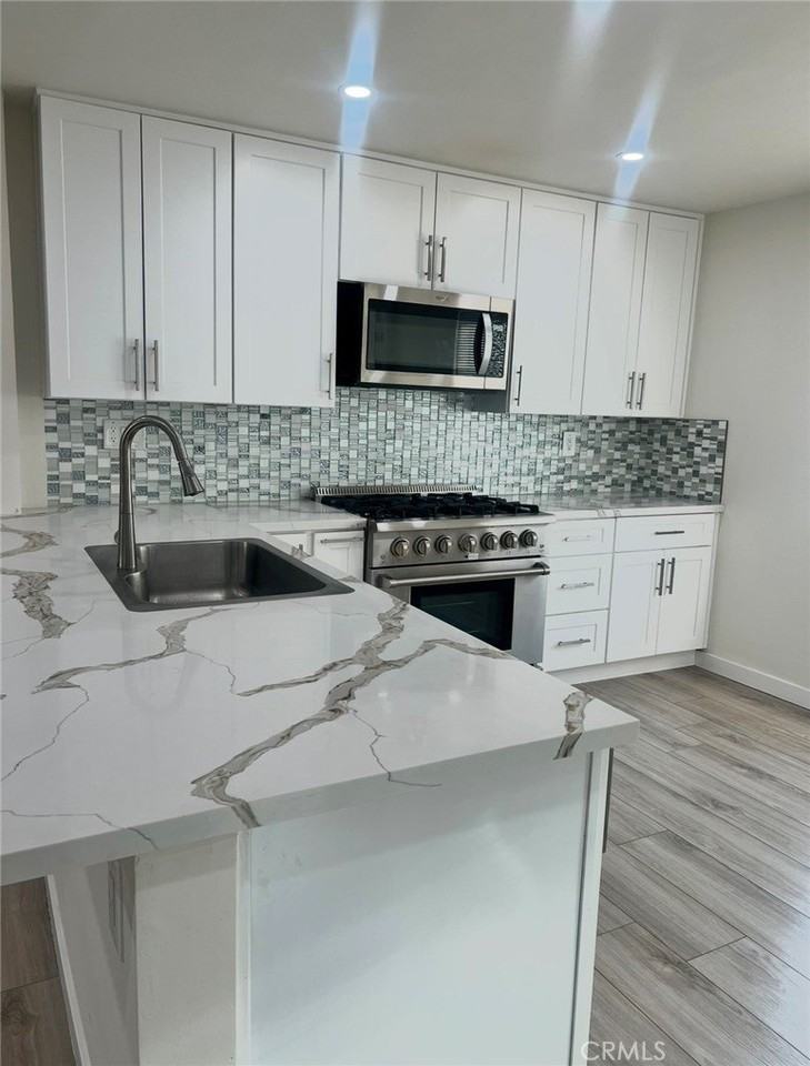 22245 Erwin St #18 - Photo 3 of 15