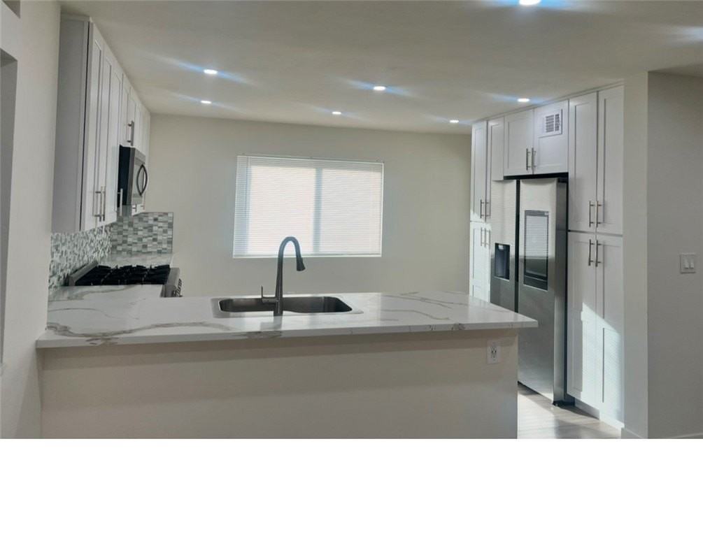 22245 Erwin St #18 - Photo 5 of 15