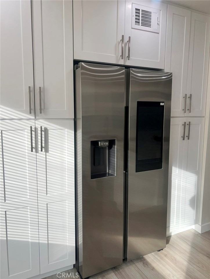 22245 Erwin St #18 - Photo 6 of 15