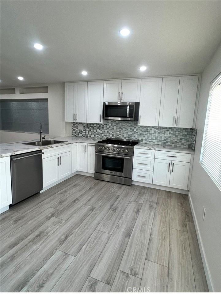 22245 Erwin St #18 - Photo 7 of 15