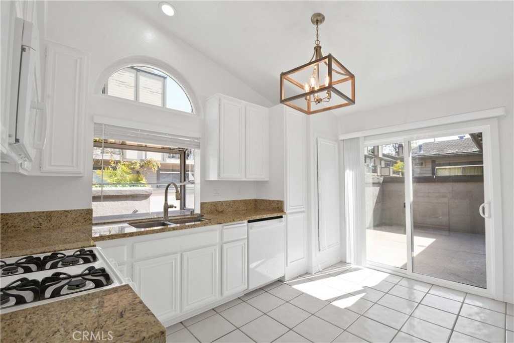 2175 Pacific Ave #C3 - Photo 6 of 28