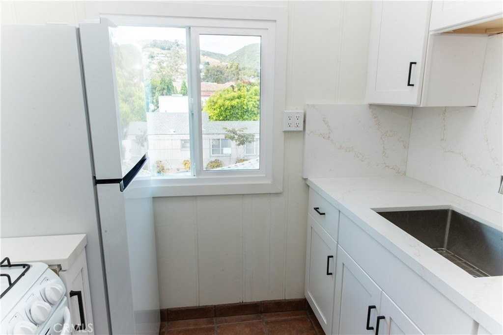 357 Mermaid St #B - Photo 4 of 8