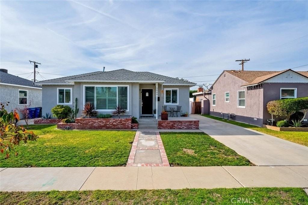 5049 Adenmoor Ave - Photo 2 of 39