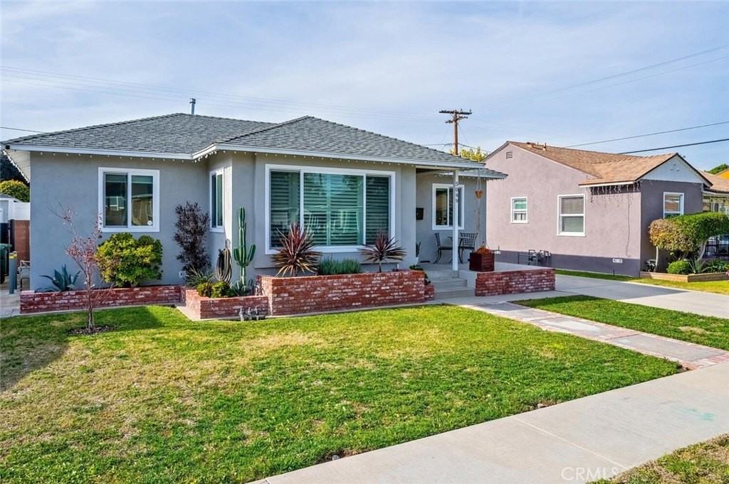 5049 Adenmoor Ave - Photo 3 of 39