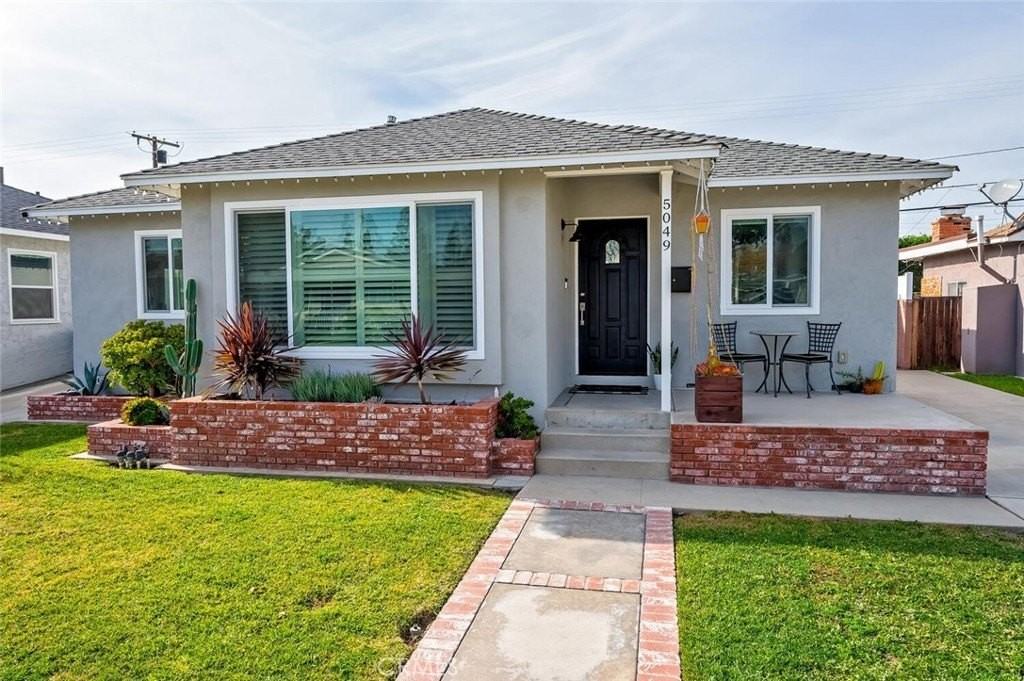 5049 Adenmoor Ave - Photo 4 of 39