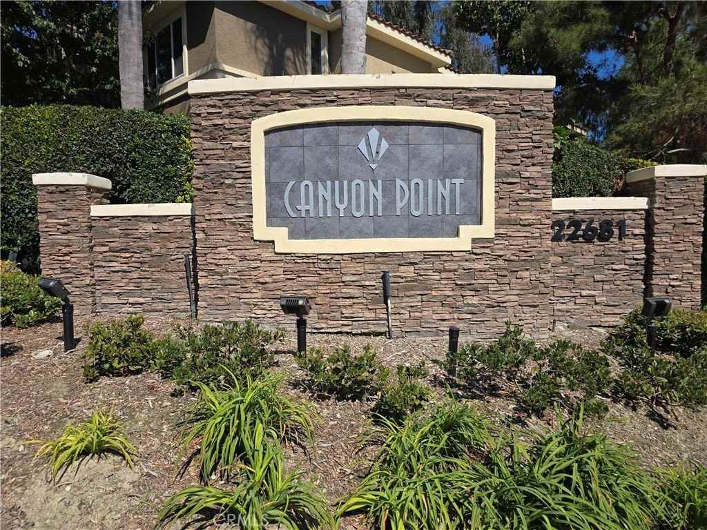 22681 Oakgrove #326 - Photo 2 of 21