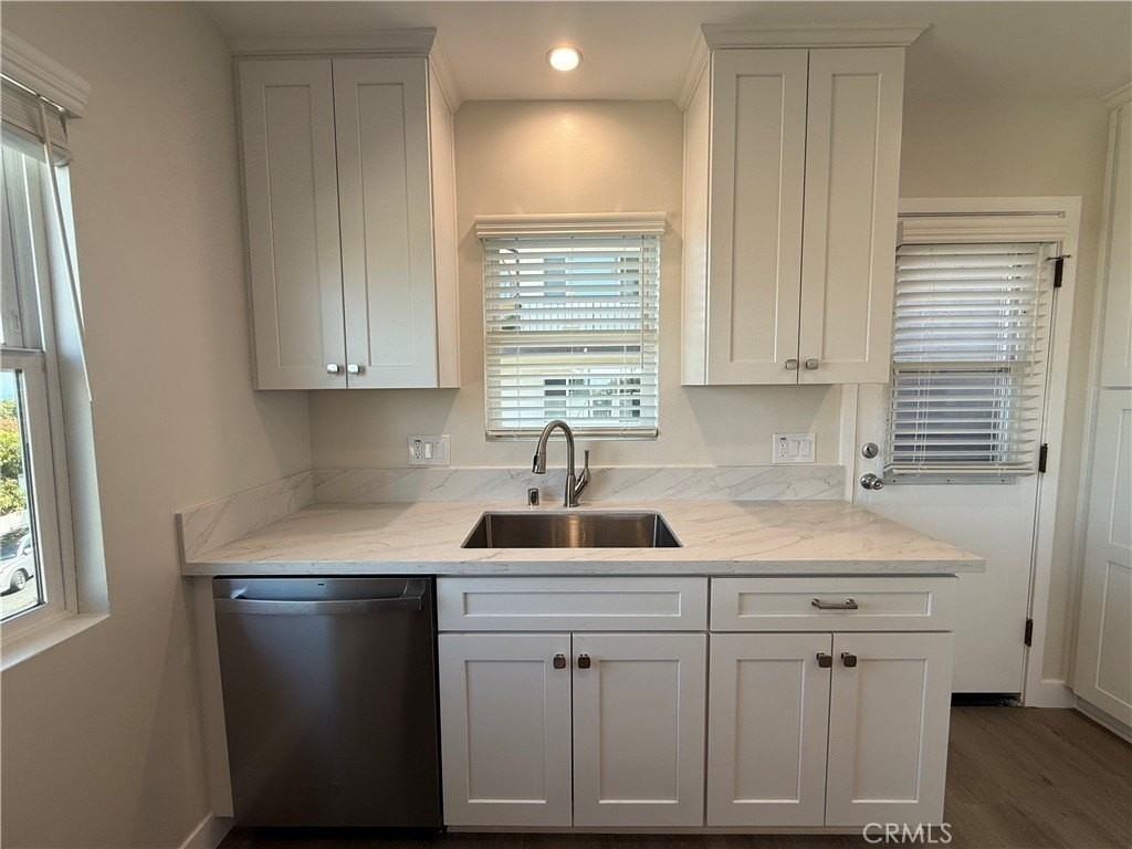 665 W 34th St #4 - Photo 4 of 14